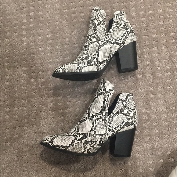 NWOT Snakeskin print vegan leather booties - Picture 9 of 11